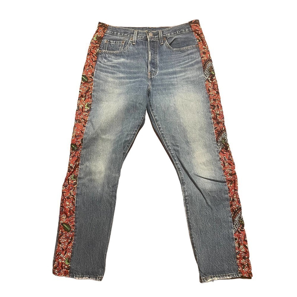 𝅺levi’s 501 Button Fly Jeans w/Red Floral Detail Down Sides